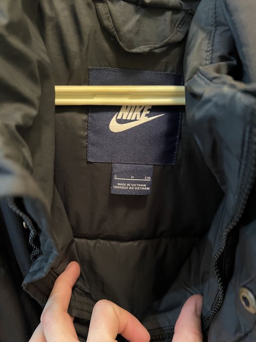 Зимняя куртка nike оригинал M размер