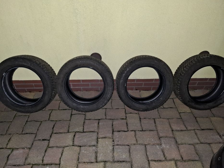 Komplet opon zimowych Nokian 225/55/17 z kolcami