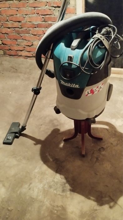 Продам пилосос Makita VC2012L