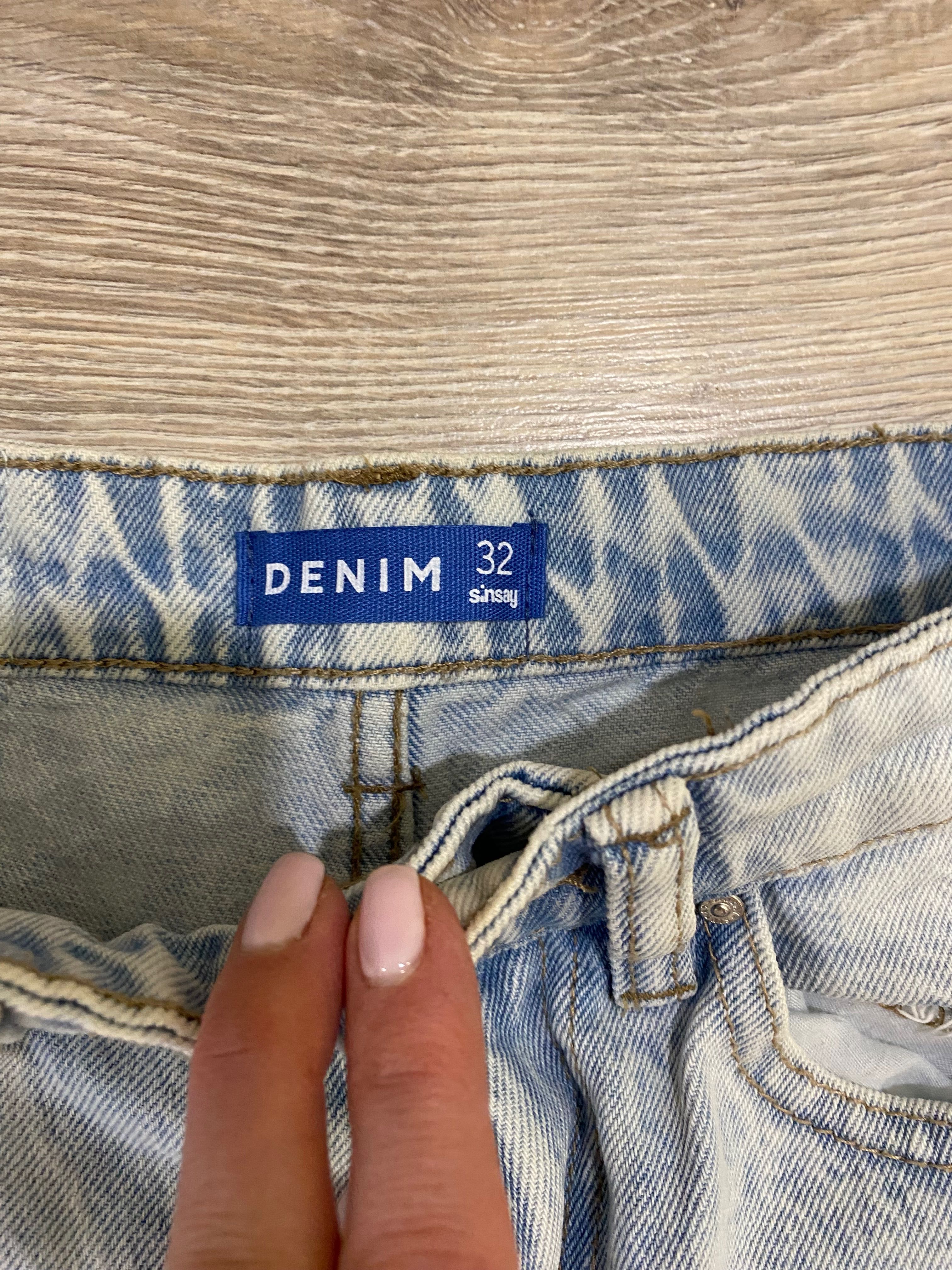 Продам джинси на дівчинку 32 розміру за 185 грн