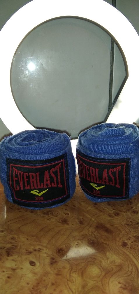 Продам бінти для боксу  EVERLAST  3м