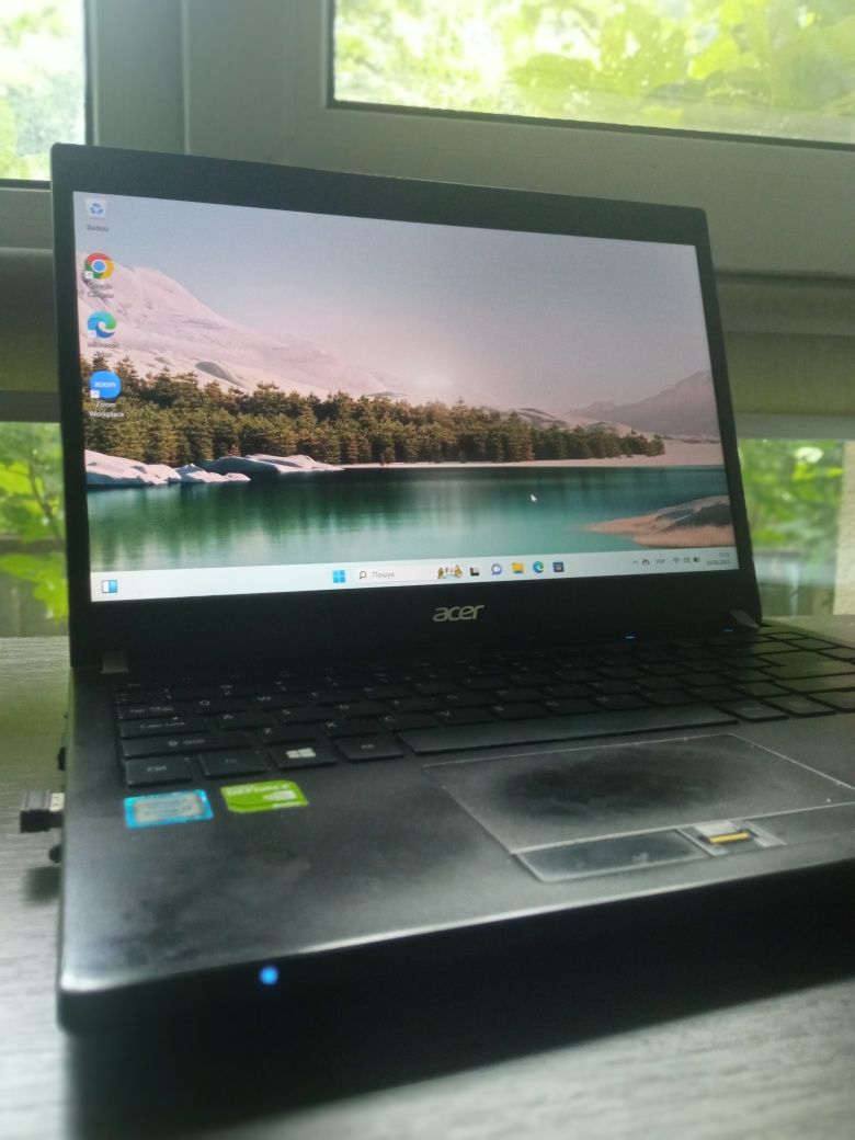 Ноутбук Acer TravelMate для роботи, навчання