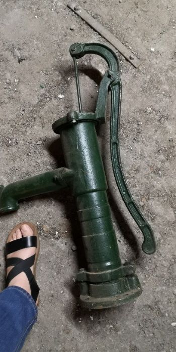 Pompa ogrodowa żeliwna PRL old vintage retro