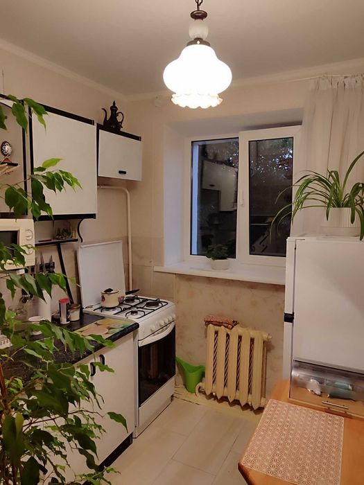 Продам 1-кімн В р-ні обласної лікарні вул Волковича 21  5/5  кірп дома