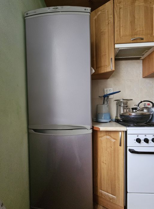 Продам Холодильник LG