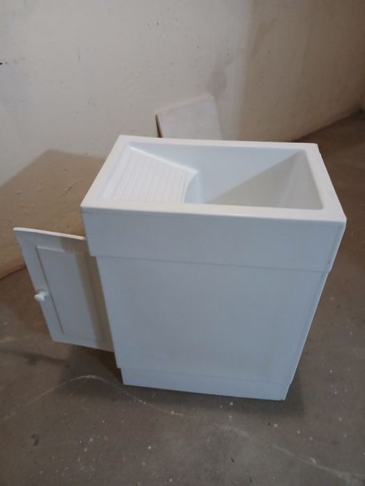 Tanque de lavar roupa com tampa