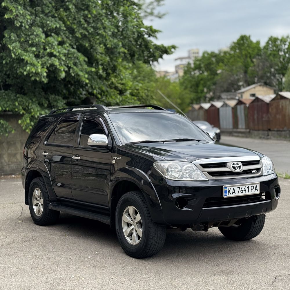 Toyota Fortuner 4.0 Gas Benzin 4x4 avtomat