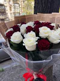 Доставка букета микс 25 красной и белой розы!