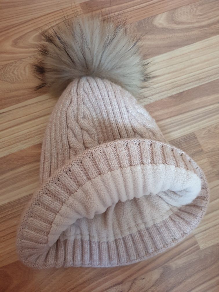 Тёплая зимняя шапка