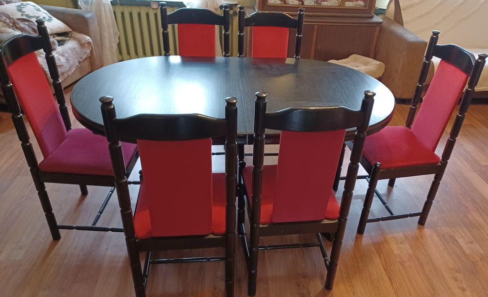 Stół czarny rozkładana z 6 krzesłami