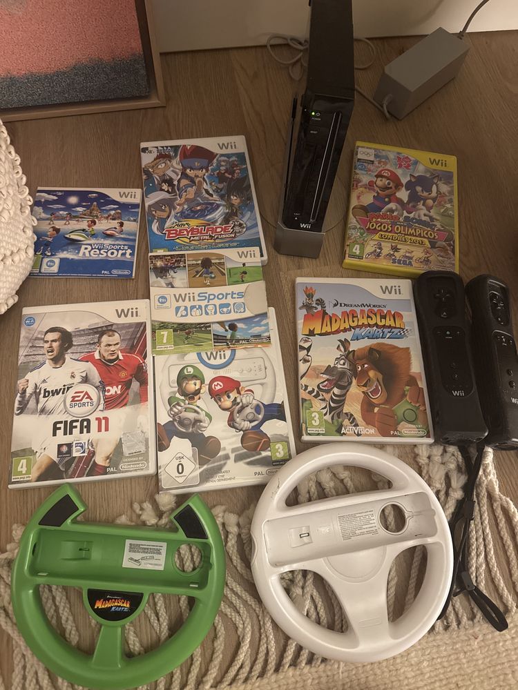 Consola Nintendo Wii + Jogos + volantes + comandos