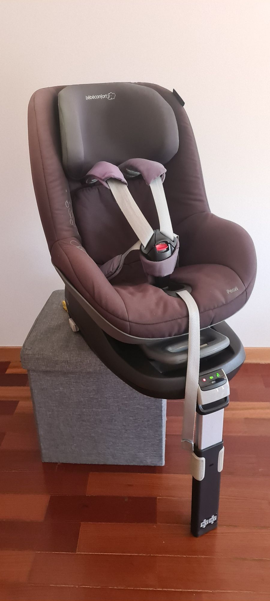 Ovo Bebé Confort com base isofix