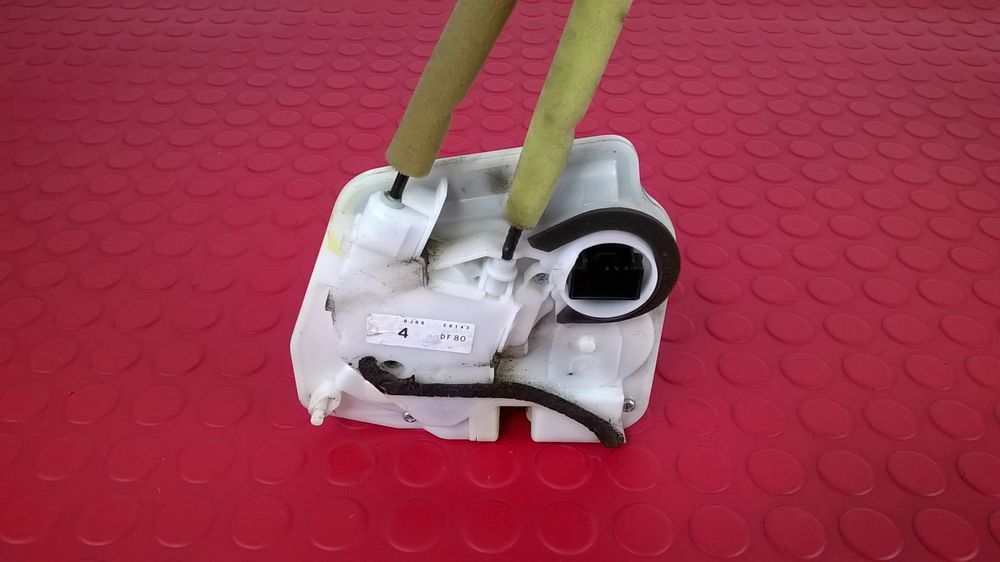 Fecho da Porta Trás Direito [Mazda 2]