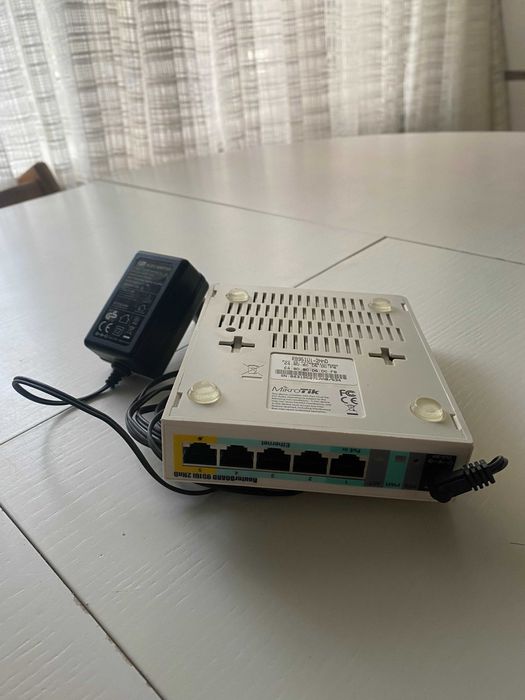 Продаю MikroTik RB951Ui-2nD Wi-Fi роутер для офісу та дому.