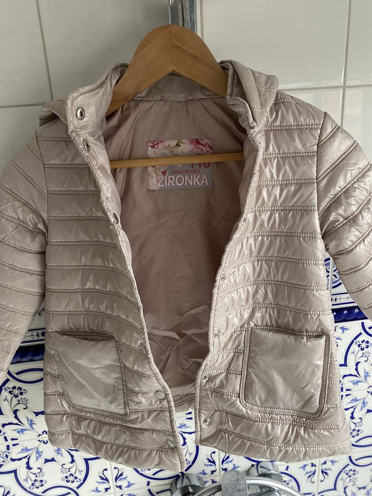 Демисезонная куртка фирмы Zironka, 104 размер.