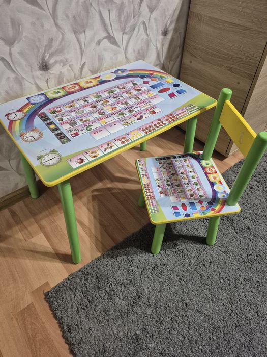 Дитячий столик зі стульчиком