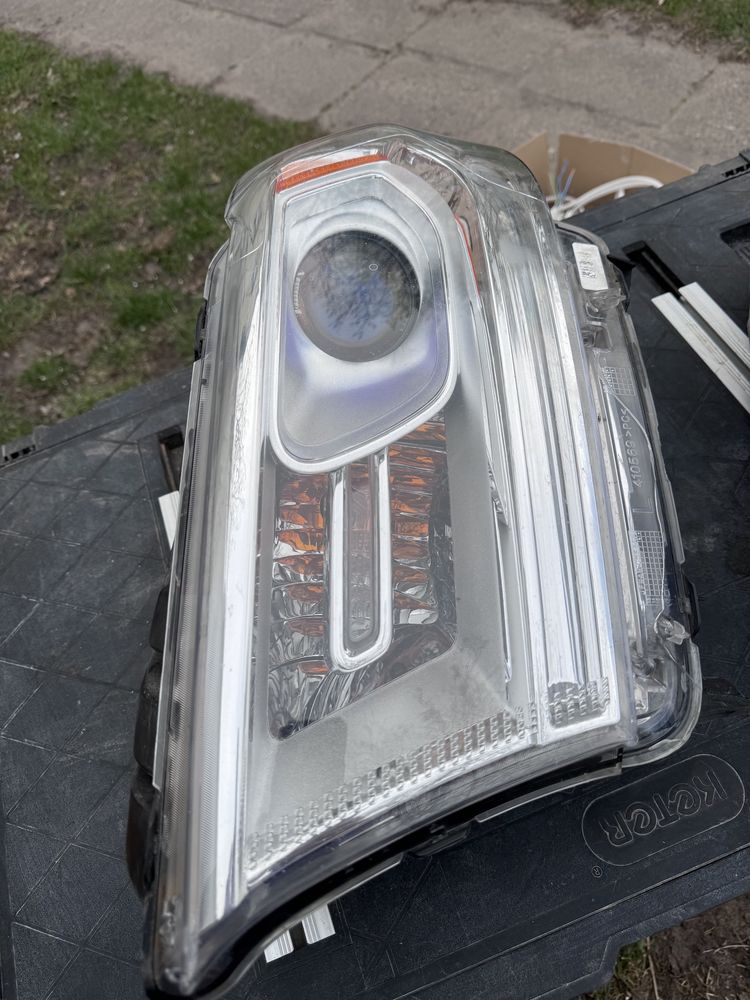 Lampa lewa Durango + prawa uszkodzona