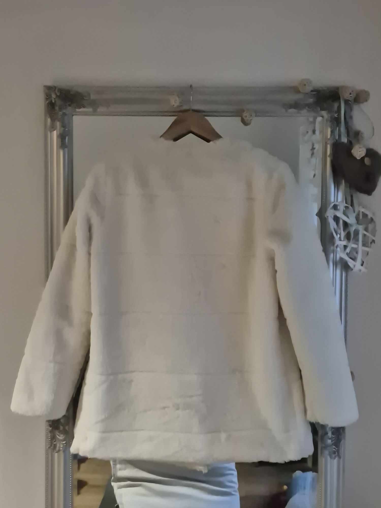 Biale futerko Stradivarius r.38/M