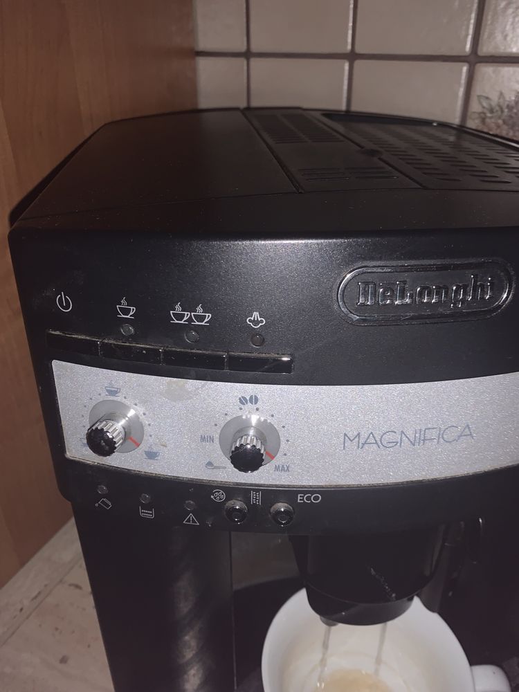 DELONGHI Magnifica Ecam ekspres do kawy