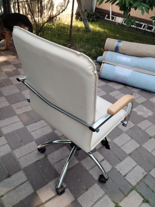 Офісне крісло Nowy Styl Samba