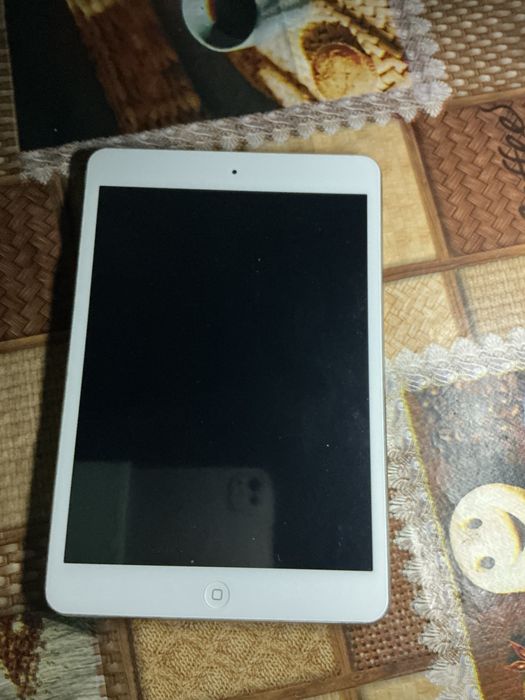Планшет iPad mini 2, модель ME279LL/А