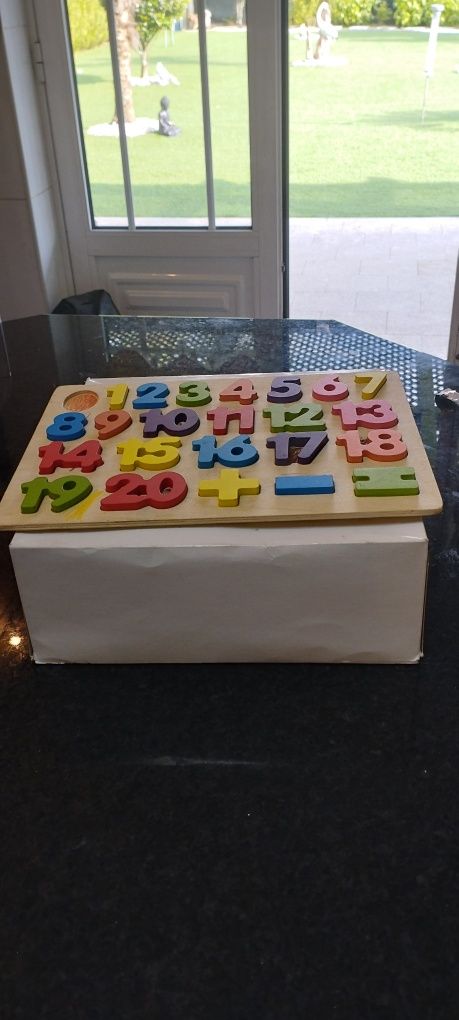 Jogo didático de encaixe de números