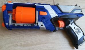 Pistola Nerf Strongarm