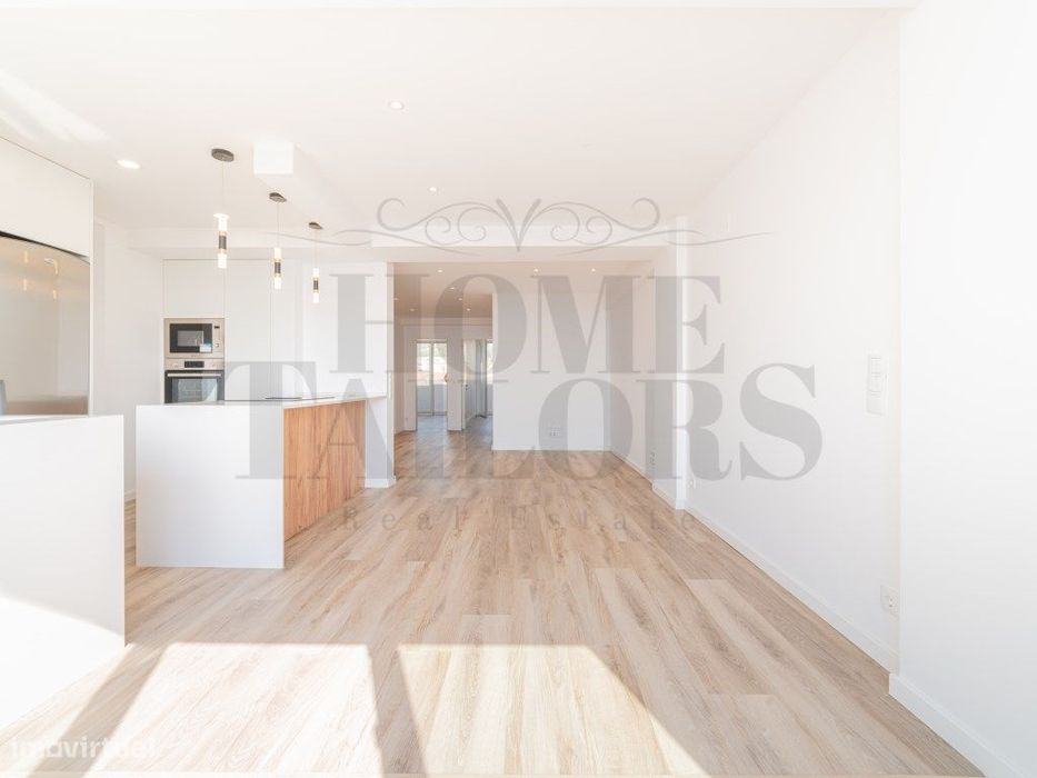 Apartamento T3 totalmente remodelado, em Cacilhas, Almada