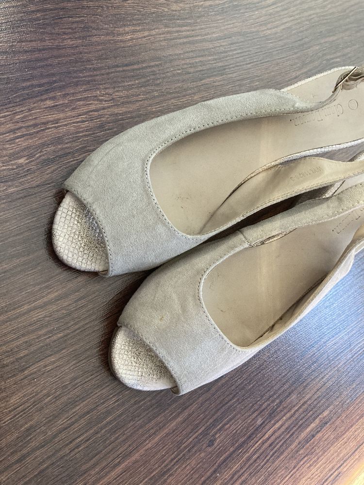CCC buty na koturnie 39 beżowe
