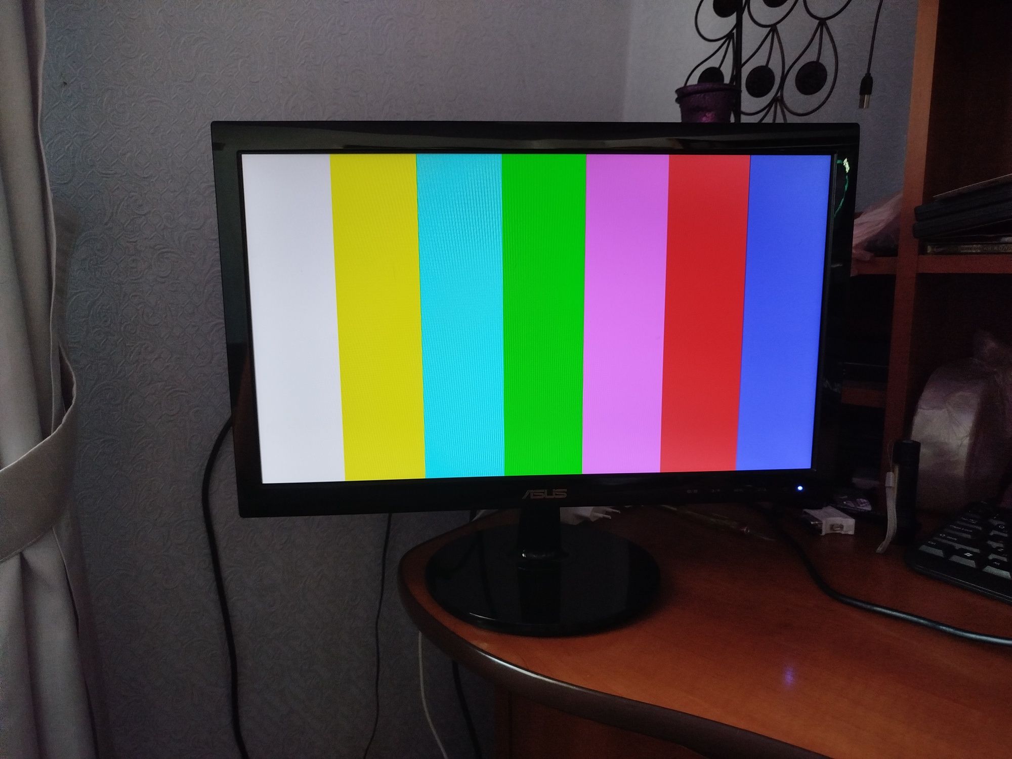 Монітор Asus VS 197 18.5" ,мишка, клавіатура