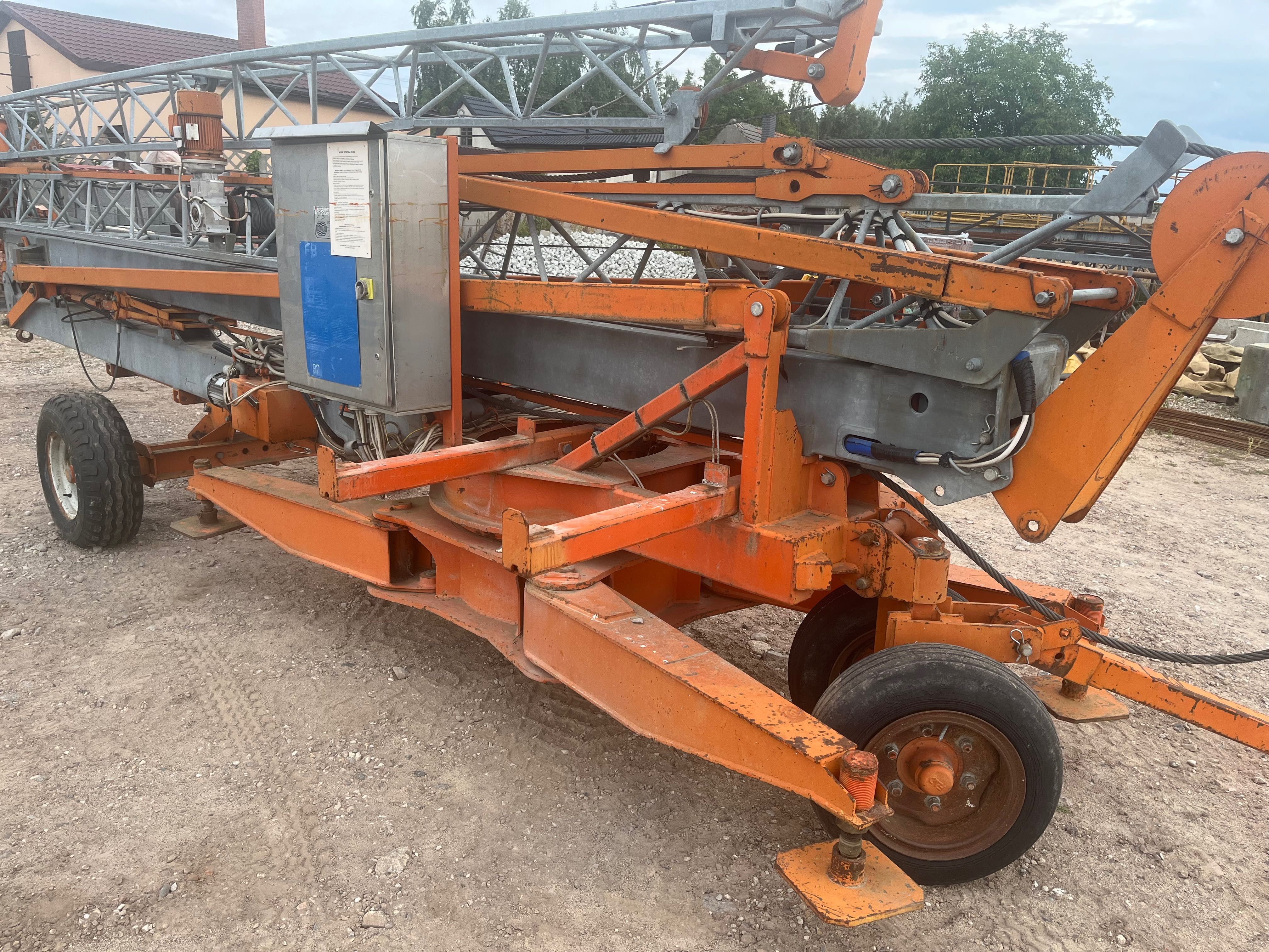 Żuraw budowlany Dzwig dekarski hydrauliczny szybkomontujacy