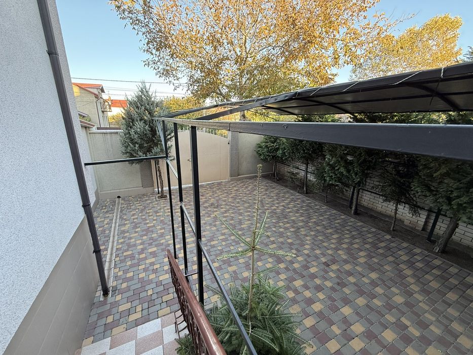 Сдам дом Архитекторская  с ремонтом 4 к 150 м ,место для авто! Киевски