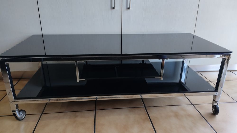 Mesa de vidro preto e cromado