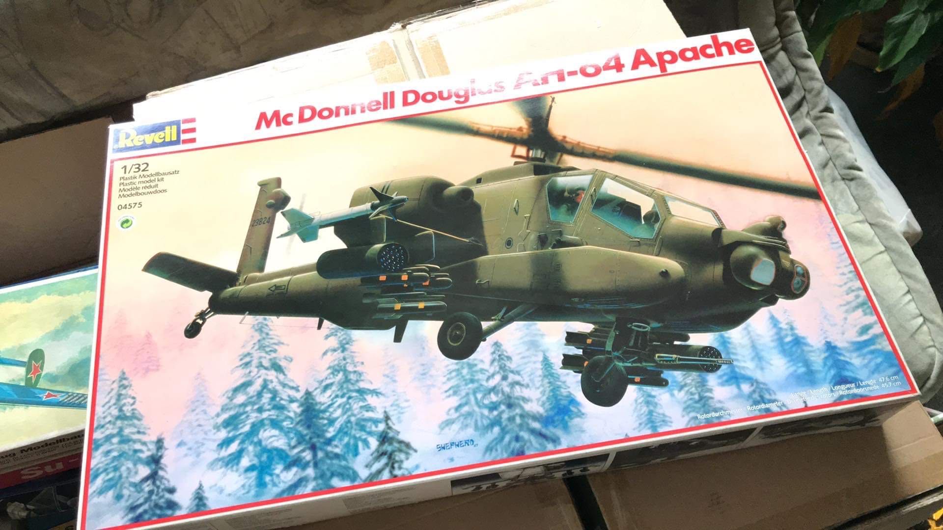 Revell Mc Donnell Douglas AH-64 Apache 1:32