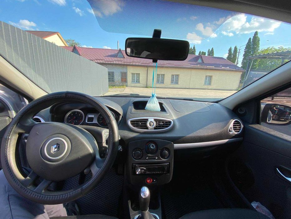 Автомобіль Рено Кліо