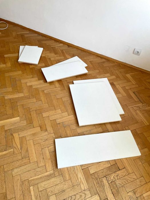 Półki białe z płyty wiórowej do kuchni lub szaf