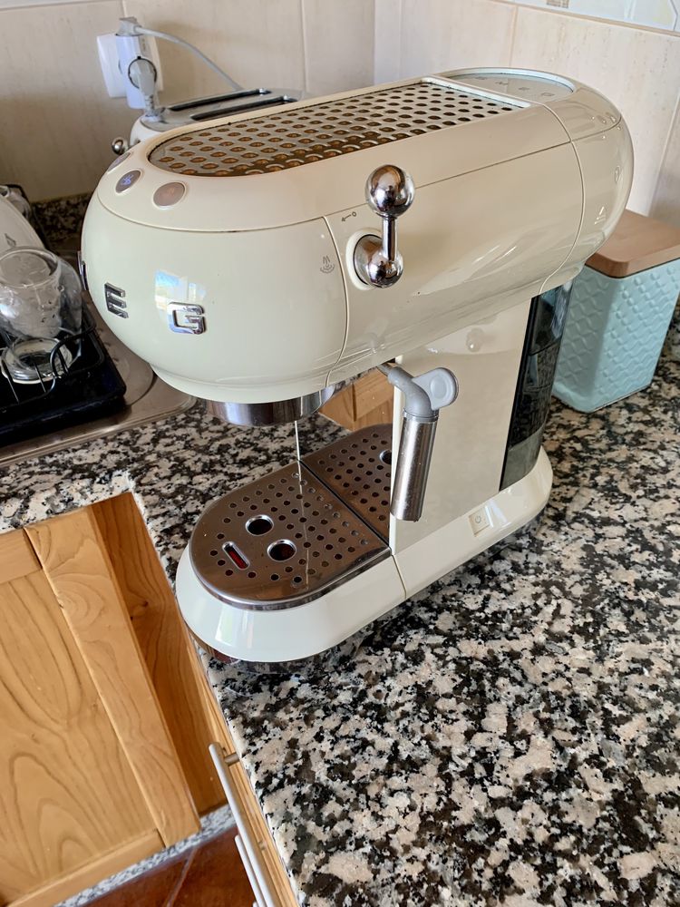 Máquina de Café SMEG Branca