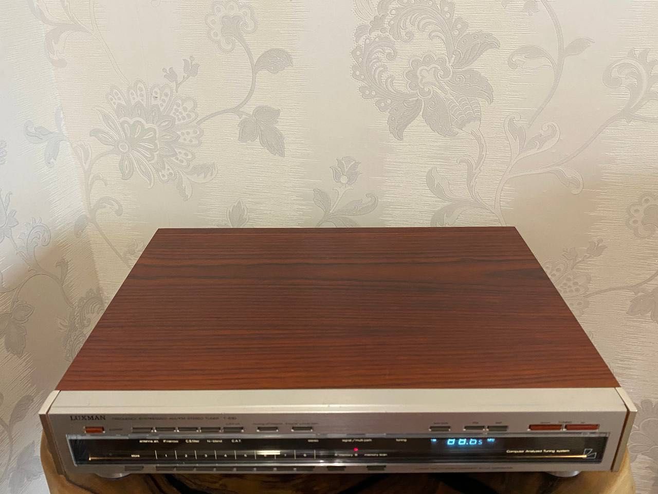 Стереотюнер  Luxman T-530