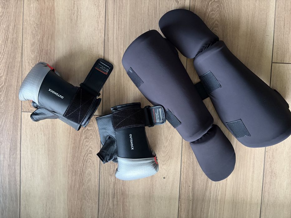 Ochraniacze dziecięce piszczeli i rękawice do kickboxingu