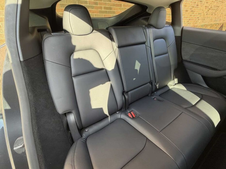 Tesla Model Y Long Range      2024