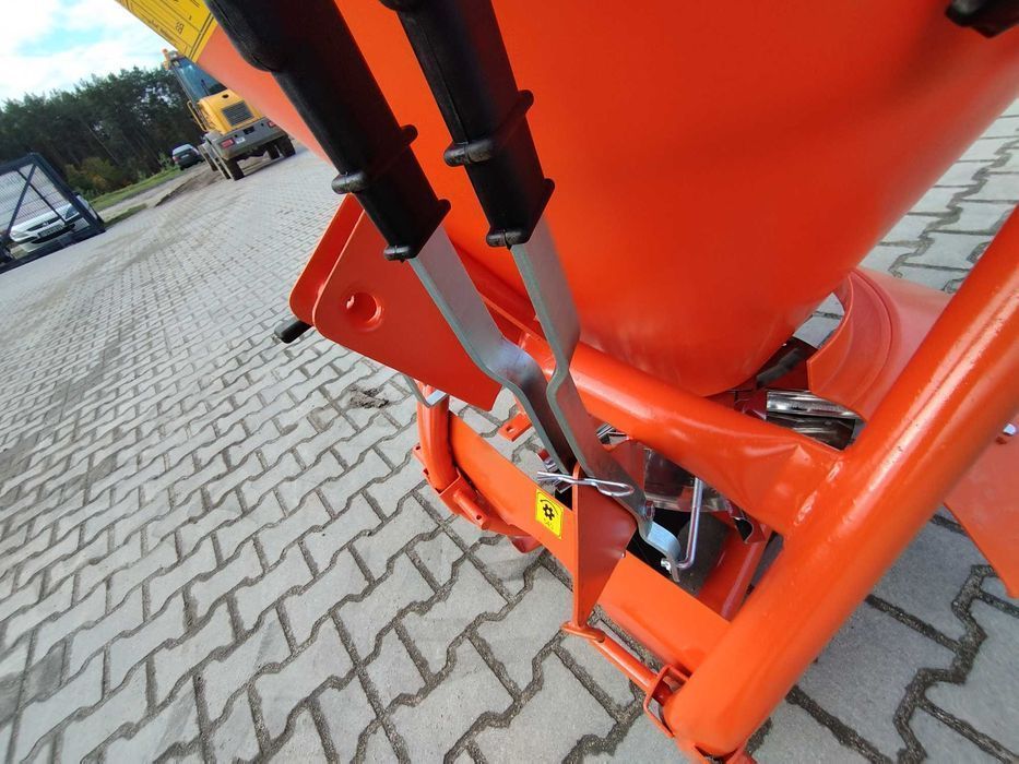 Posypywarka Soli Komunalna Drogowa Piasku Żwiru Na TUZ Do Traktora