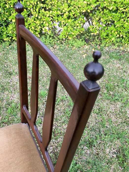 Cadeira vintage de madeira nobre