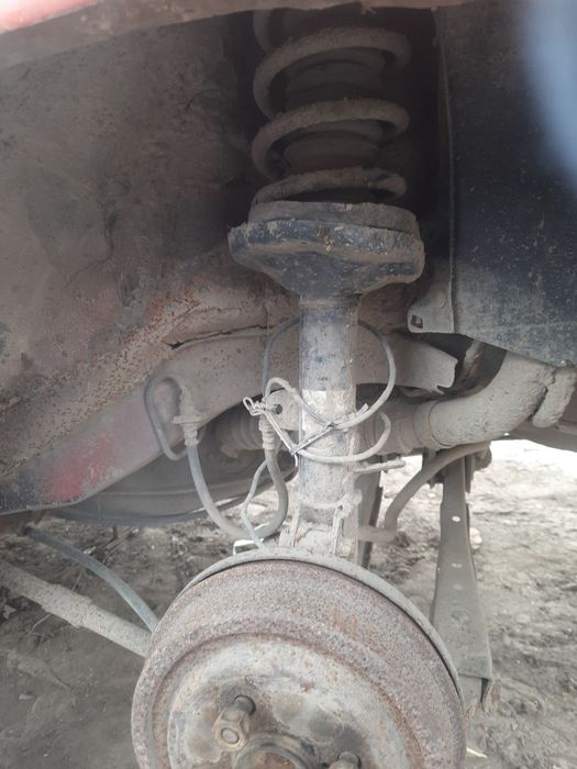 Переднее крыло Toyota Corolla e80