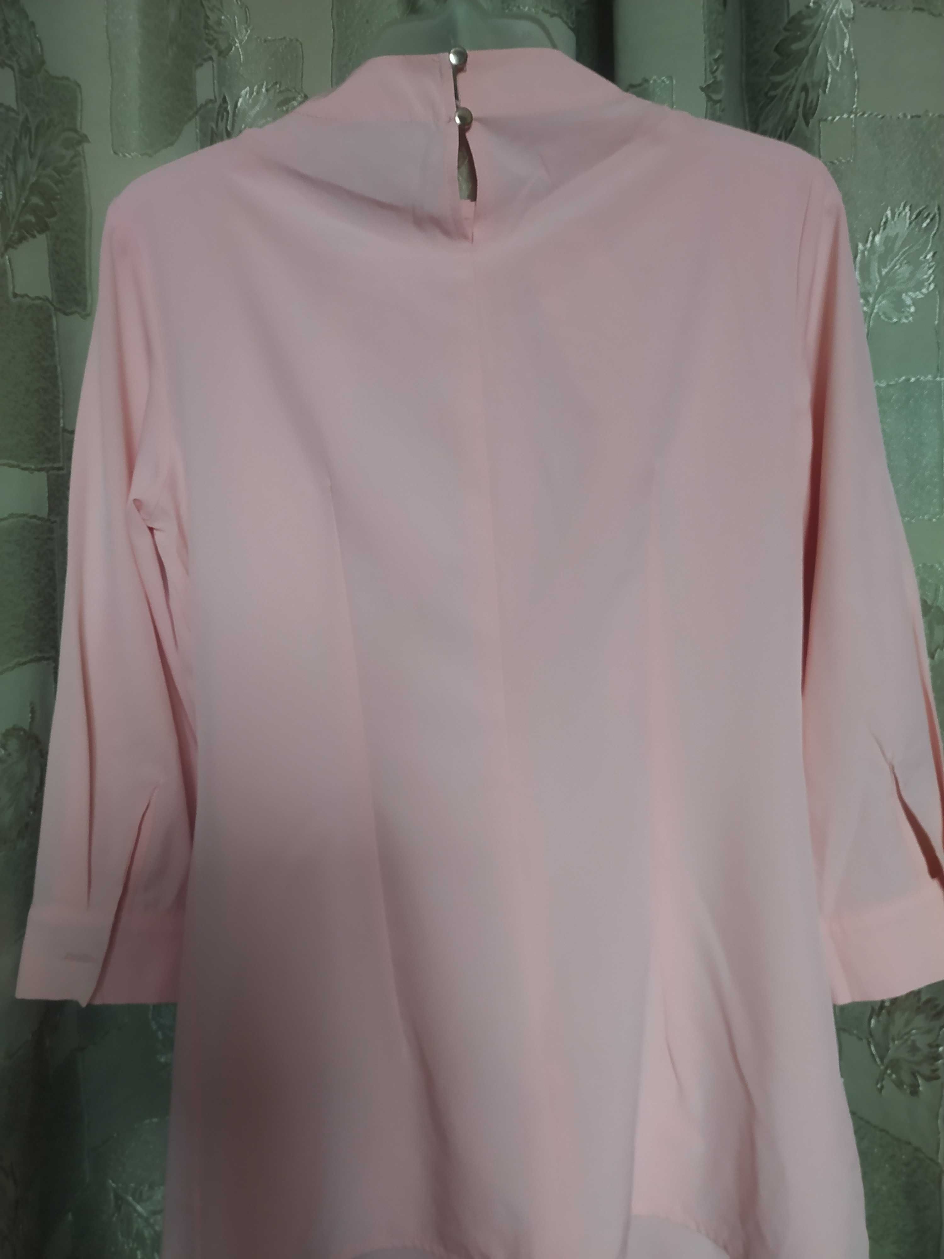 Блузка ніжно -персикового кольору