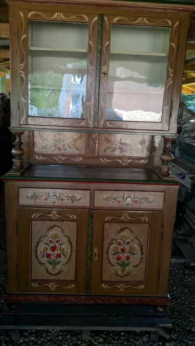 Przedwojenny kredens