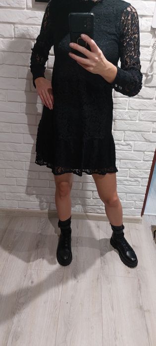 Czarna sukienka koronkowa Sinsay 38