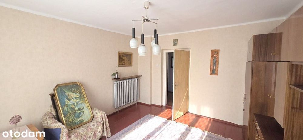 Dwurodzinny dom w dobrej lokalizacji.