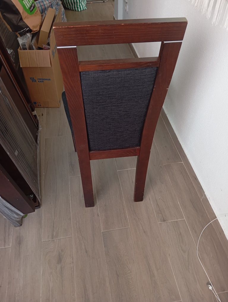 Mesa de sala com seis cadeiras