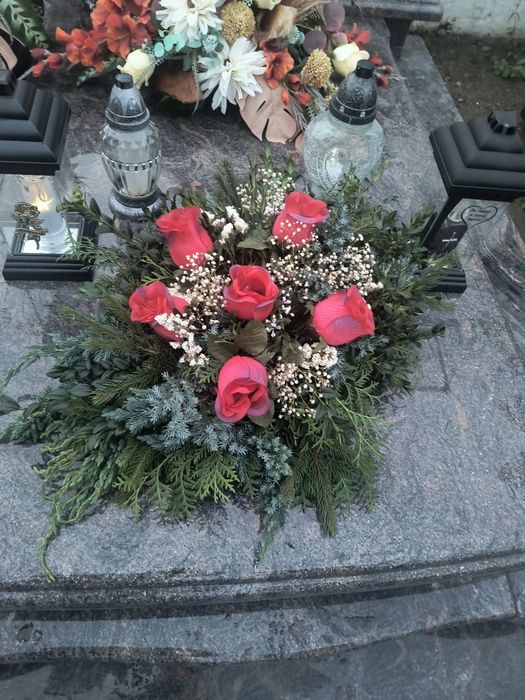 Świeże podkłady , stroiki nagrobne do własnej aranżacji