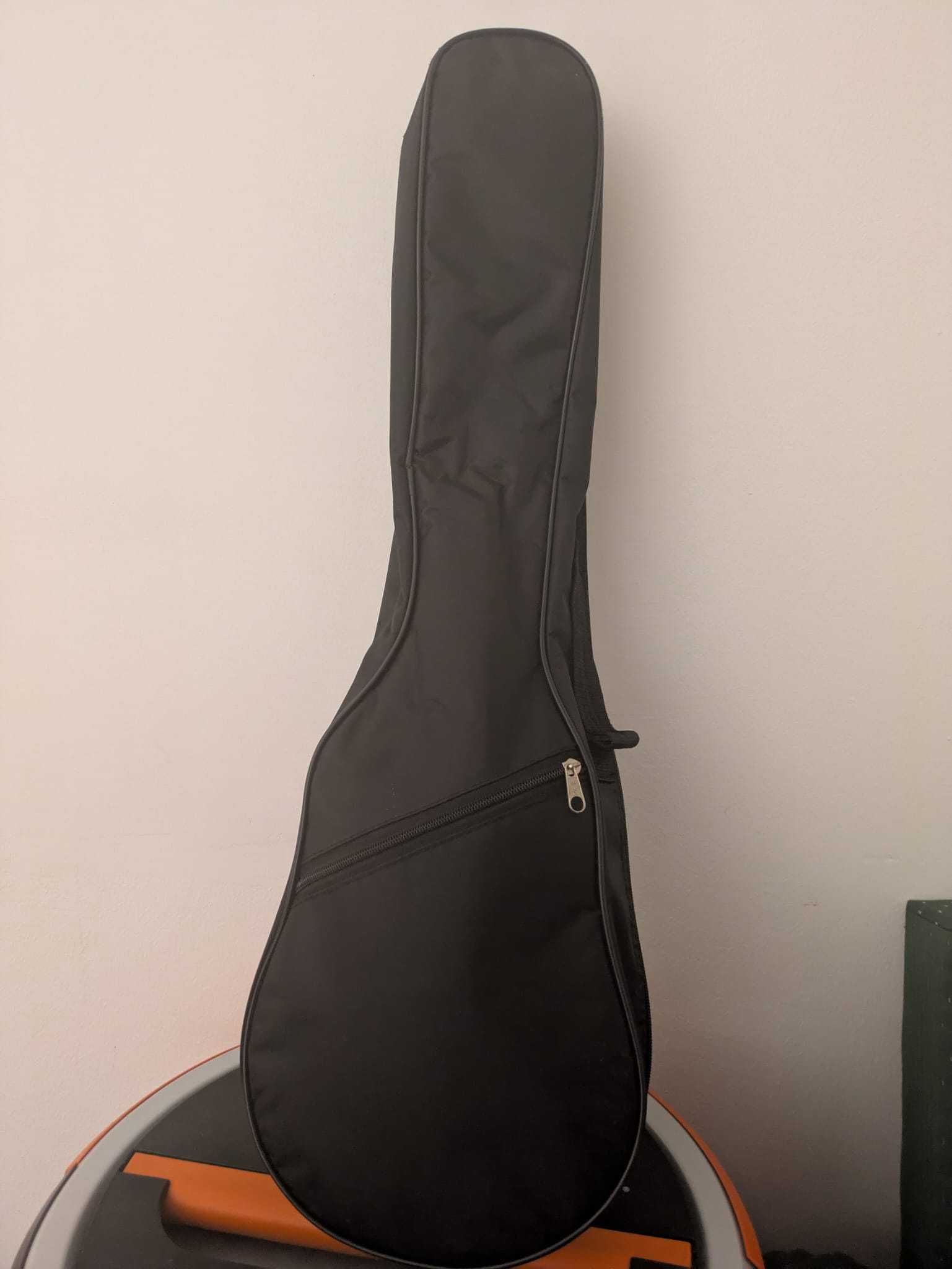 Charango c. entrada Jack EQ. Instrumento andino, construído na Bolívia
